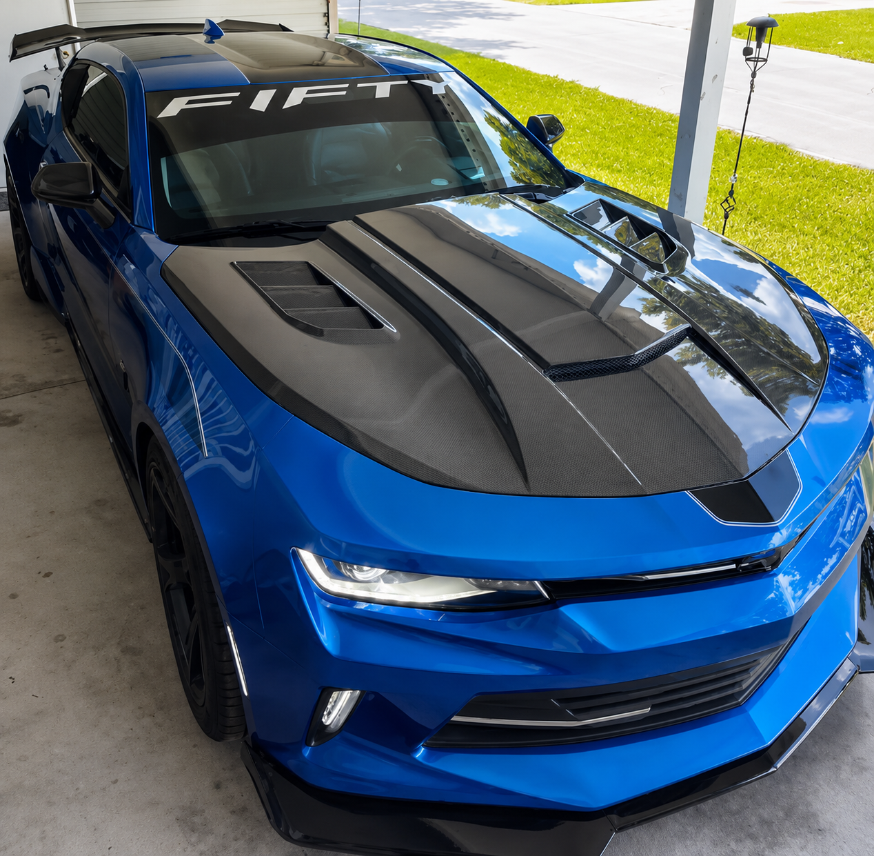 TERMINATOR STYLE CARBON FIBER HOOD - CHEVROLET CAMARO (2016–2024)
