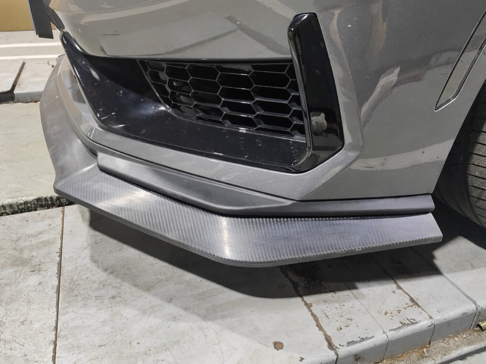 REAL GLOSS CARBON FIBER 3-PIECE FRONT LIP SPLITTER - FORD MUSTANG DARK HORSE (2024+)