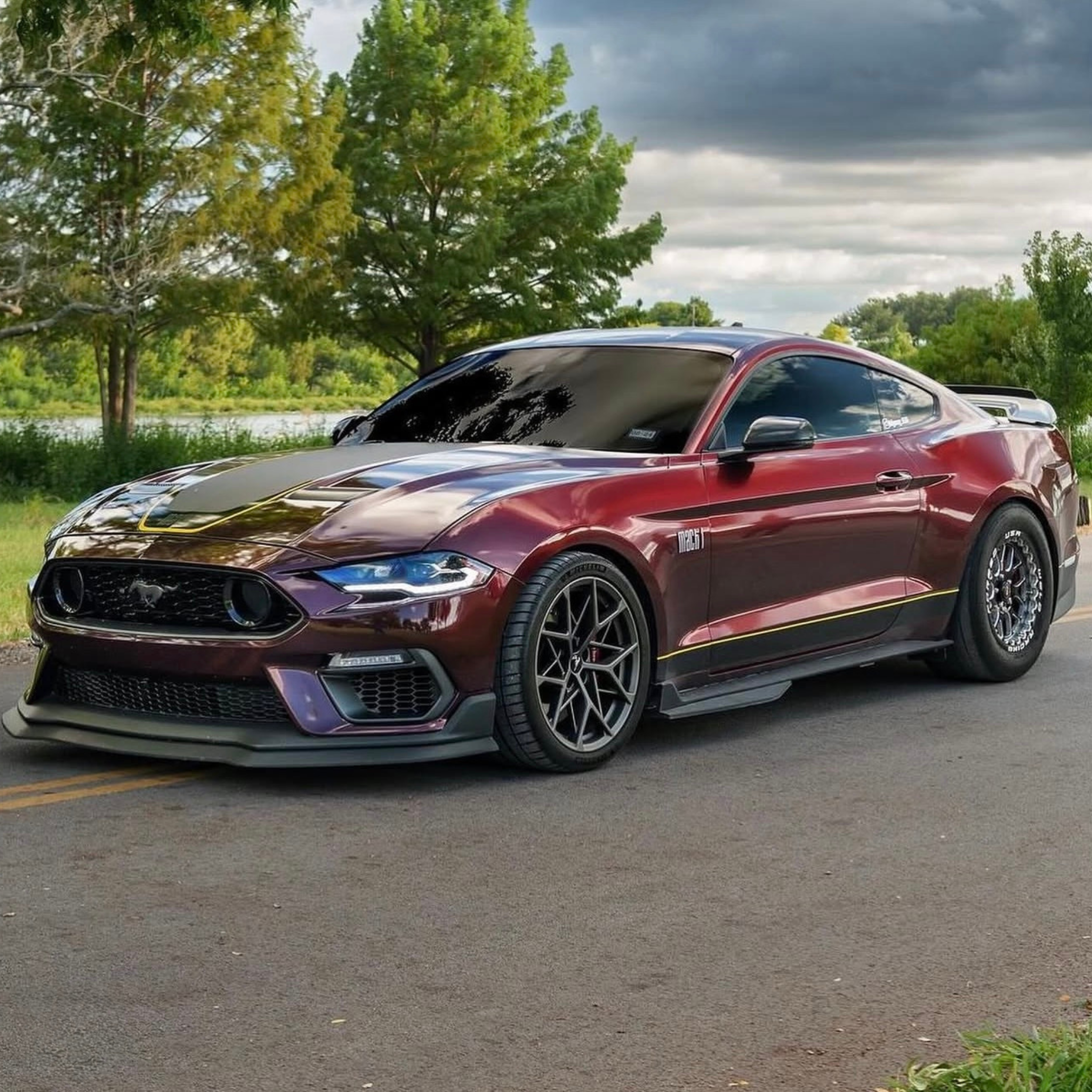 GT500 STYLE SIDE SKIRTS WITH EXTENSIONS - FORD MUSTANG (2015–2023)