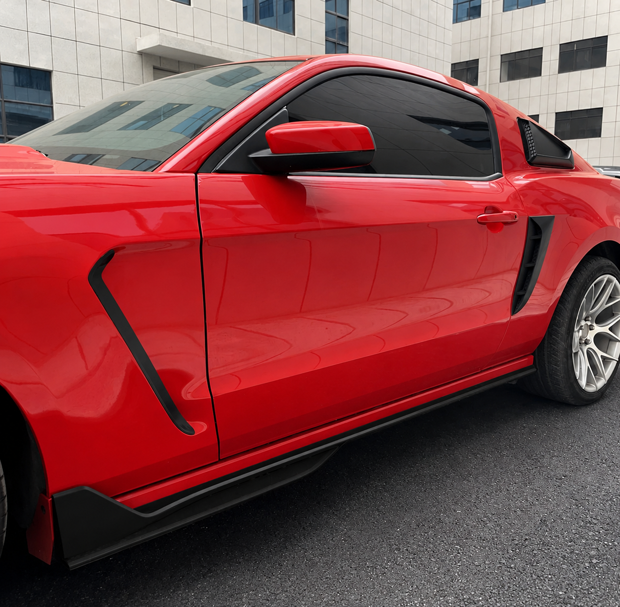 GT500 STYLE GLOSS BLACK SIDE SKIRTS - FORD MUSTANG (2010–2014)