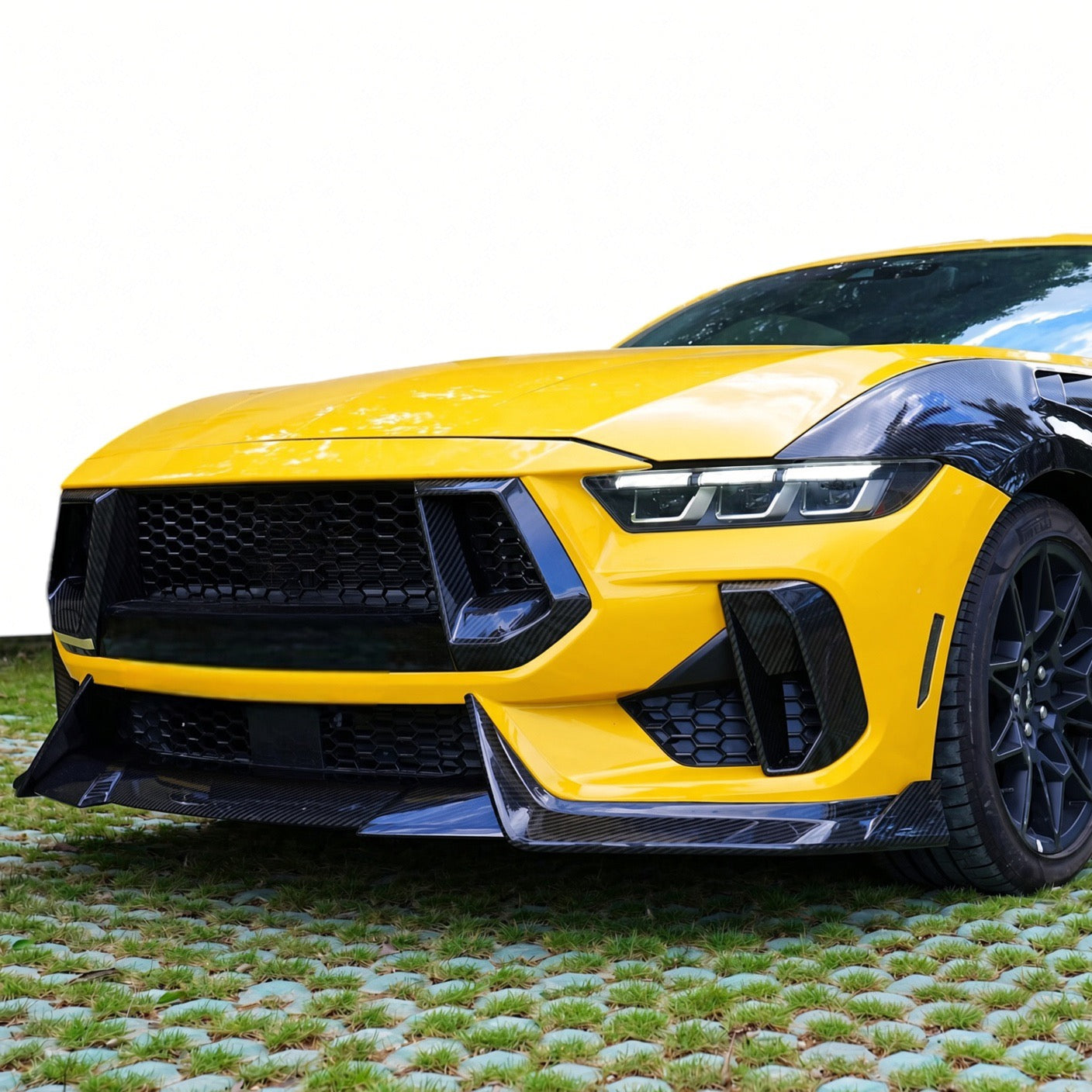 FORD PERFORMANCE GT5 STYLE CARBON FIBER FRONT SPLITTER 3 PCS - FORD MUSTANG GT (2024+)