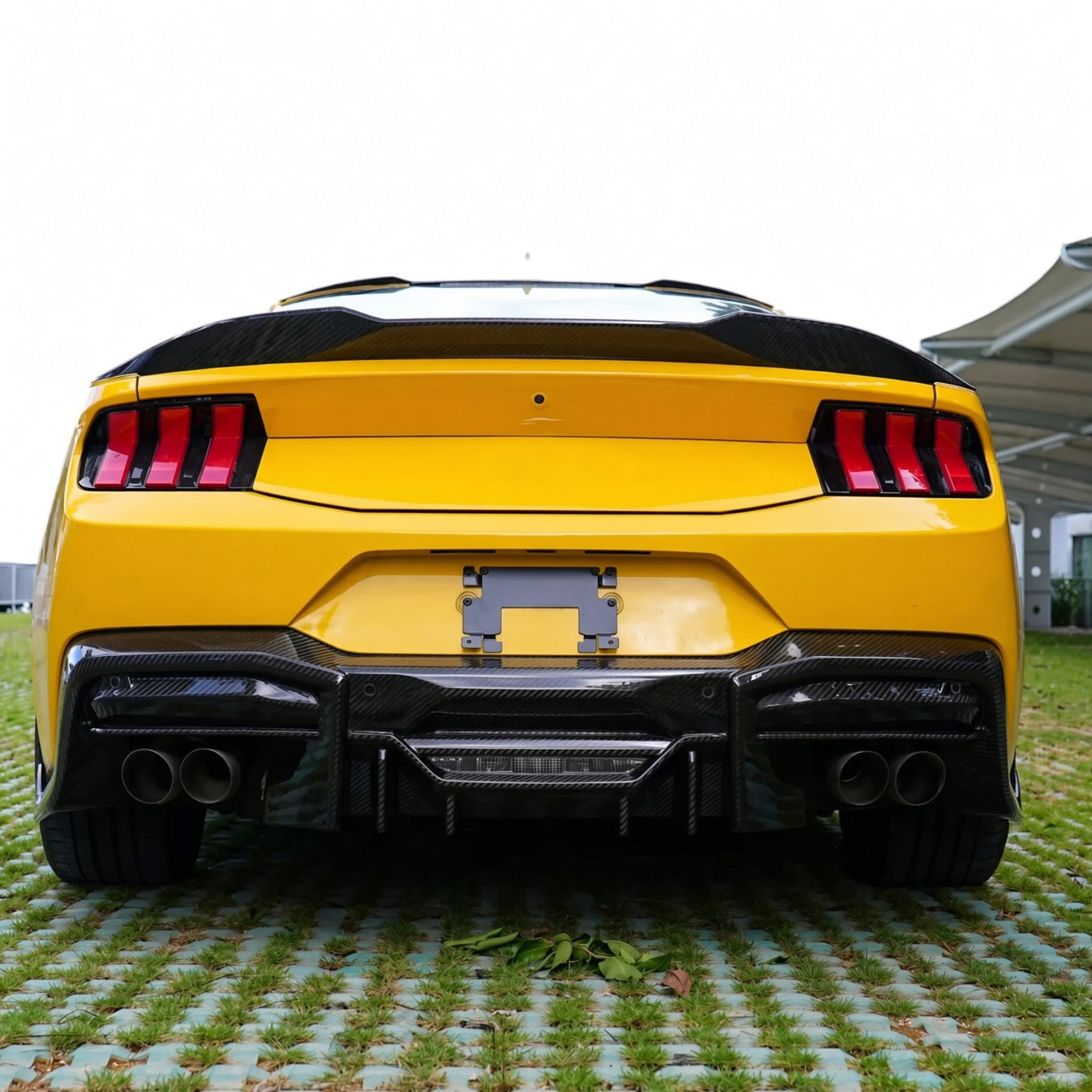 PERFORMANCE PACK STYLE DRY CARBON FIBER REAR DUCKTAIL SPOILER - FORD MUSTANG (2024+)