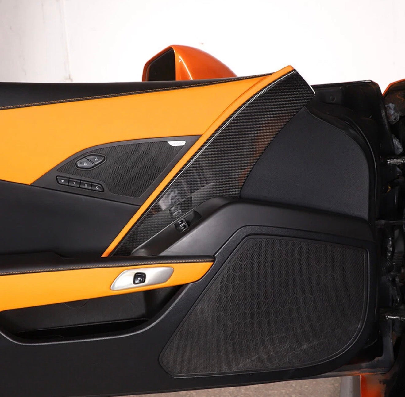 DRY CARBON FIBER DRIVER-SIDE DOOR PANEL TRIM - CHEVROLET CORVETTE C7 (2014–2019)